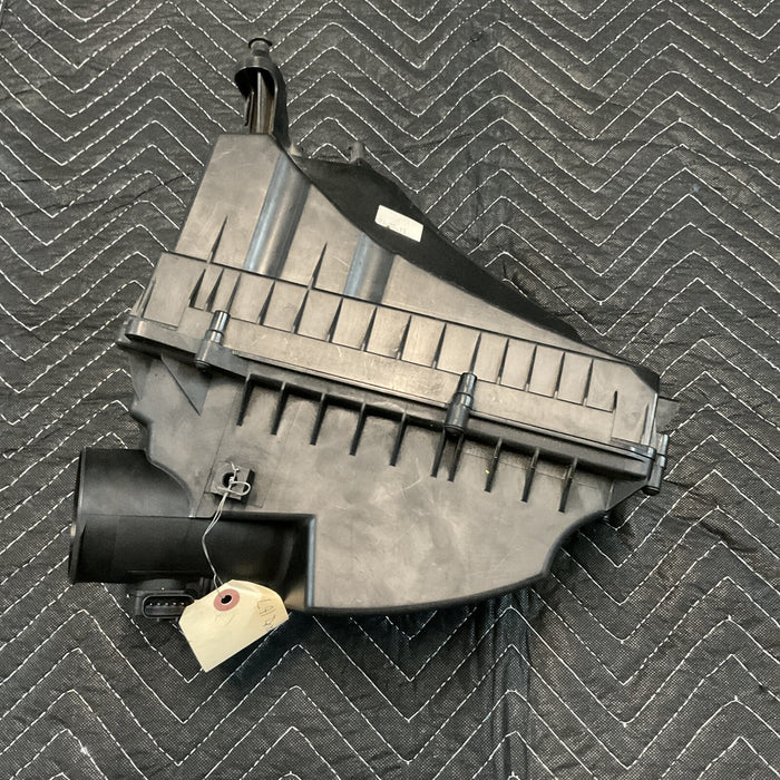 2014 JAGUAR XJ OEM AIR CLEANER INTAKE DRIVER SIDE