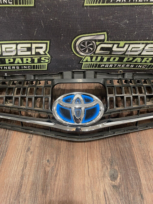 2014 TOYOTA PRIUS V FRONT BUMPER GRILLE W CHROME & EMBLEM OEM