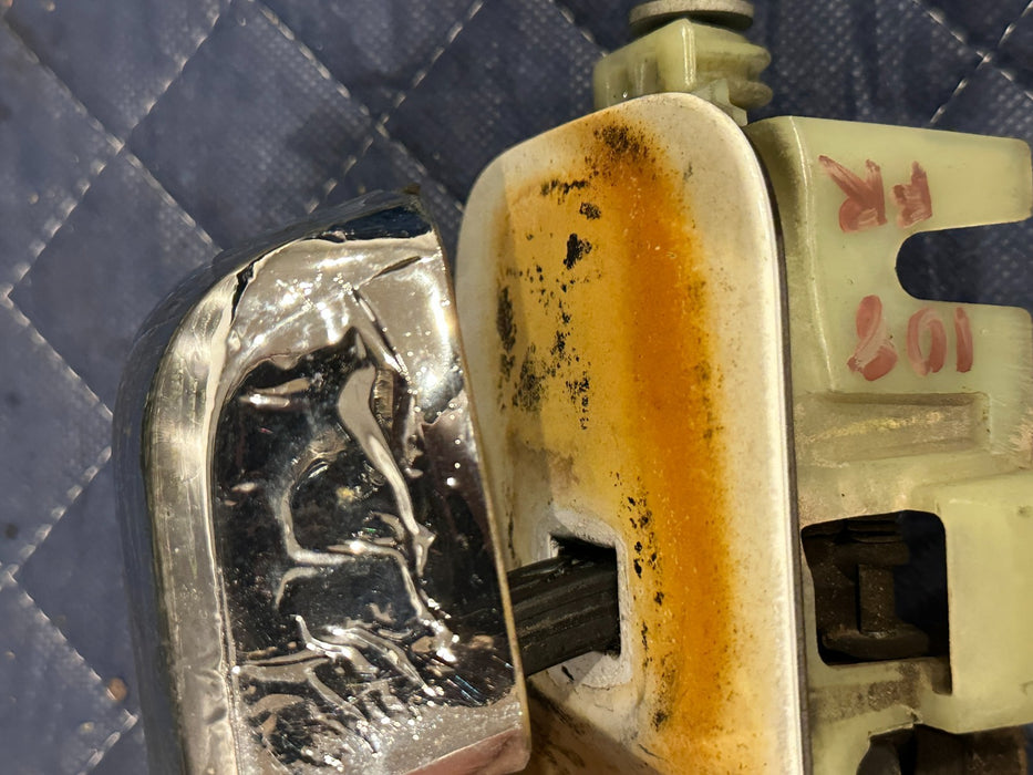 2017-2019 FORD F250 F350 FRONT RIGHT DOOR HANDLE TRI COAT (UG) OEM *BURN DAMAGE*