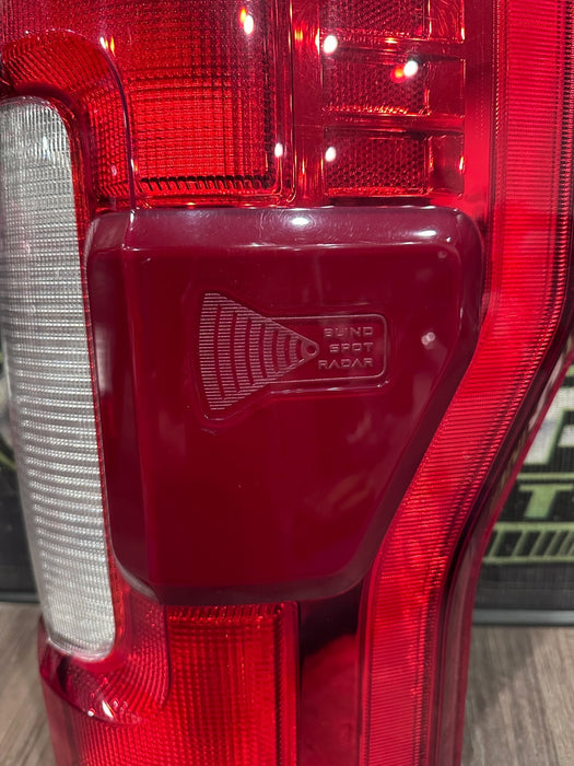 2017-19 FORD F250 F350 F450 PASSENGER RIGHT LED TAIL LIGHT OEM *MINOR SCUFF #6*