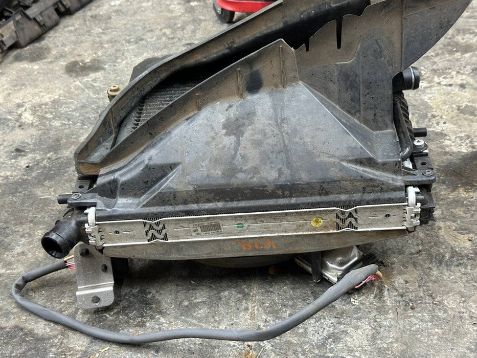2014 AUDI R8 FRONT DRIVER LEFT RADIATOR 420 121 252 420121252 ASSEMBLY