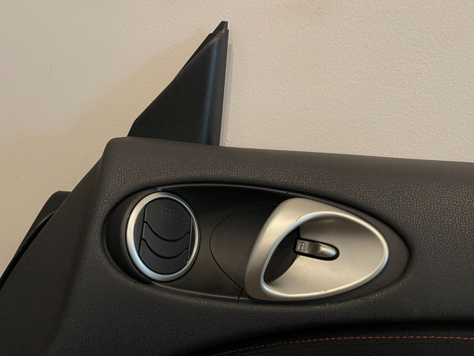 2014 NISSAN 370Z NISMO FRONT PASSENGER RIGHT DOOR PANEL OEM *SMALL TEAR *