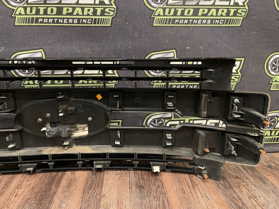2017 2018 2019 FORD F250 F350 LARIAT CHROME GRILLE COMPLETE W/ CAMERA OEM
