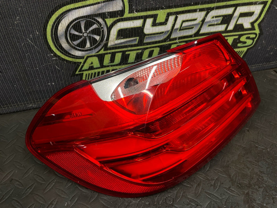 2015 BMW M4 F32 F82 F33 F36 REAR LEFT OUTER DRIVER TAIL LIGHT *DAMAGE* 2014-2017