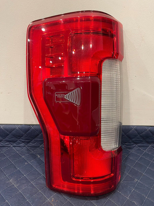 2017-2019 FORD F250 F350 F450 DRIVER LEFT LED TAIL LIGHT OEM *CRACKED* NO MODULE