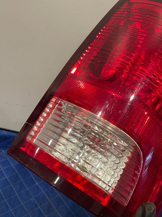 2017 DODGE RAM 2500 MEGA CAB REAR PASSENGER RIGHT TAIL LIGHT OEM *SCRATCHES*