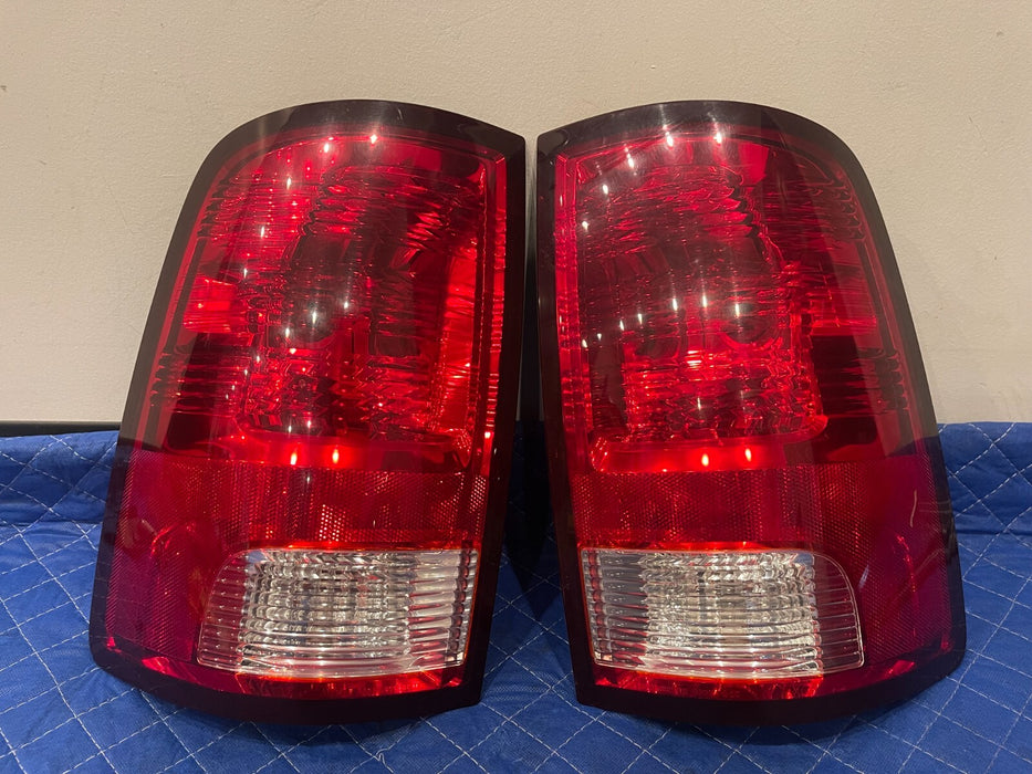 2012 DODGE RAM 3500 MEGA CAB DRIVER LEFT & PASSENGER RIGHT HALOGEN TAILIGHTS OEM