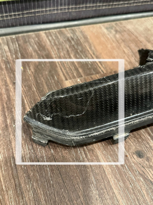 2017-2018 AUDI R8 PLUS REAR BUMPER CARBON FIBER DIFFUSER TRIM OEM *DAMAGED/READ*