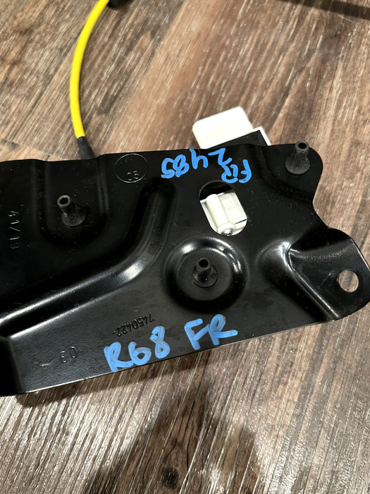 2020 BMW M8 COMP F93 FRONT RIGHT DOOR LOCK LATCH ACTUATOR MOTOR OEM 51217477702