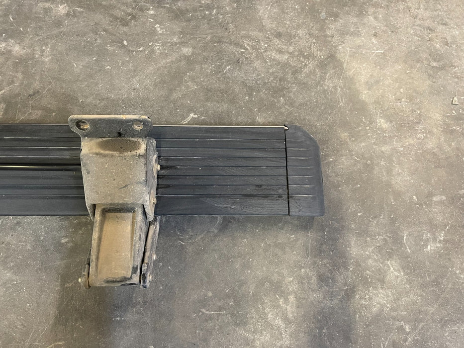2017-2019 FORD  F350 F450 PASSENGER RIGHT SIDE RUNNING BOARD OEM