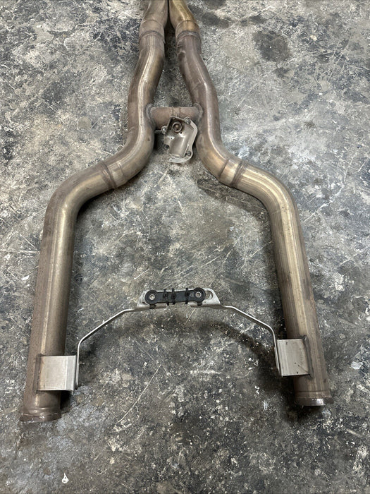 2019 MERCEDES BENZ C63S AMG MID PIPE EXHAUST ASSEMBLY W BRACKETS OEM