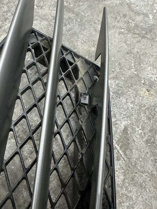 2014 AUDI R8 REAR RIGHT BUMPER GRILLE AIR VENT OEM ~BROKEN TAB~ 420 807 698