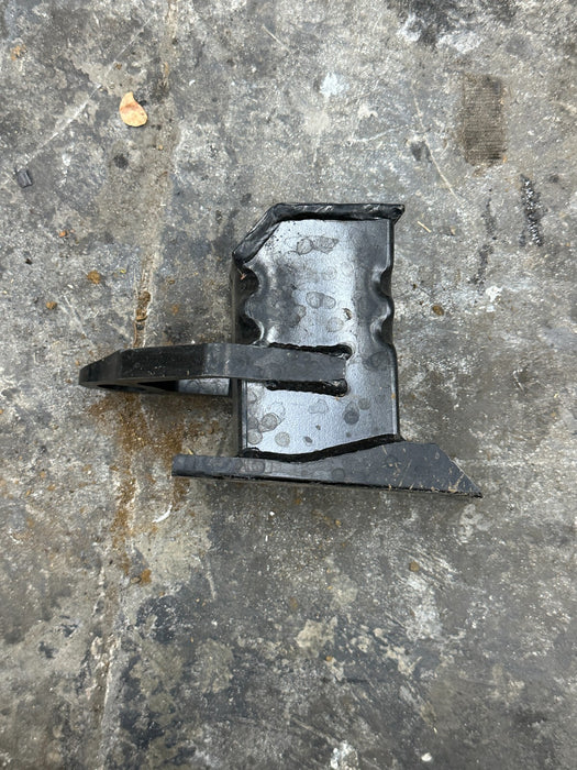 2014 AUDI R8 OEM FRONT PASSENGER RIGHT BUMPER BRACKET 420807552 420 807 552