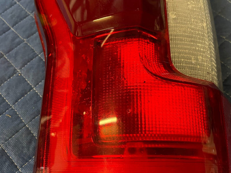 2017-2019 FORD F250 F350 F450 DRIVER LEFT TAILIGHT OEM *WATER DAMAGE*