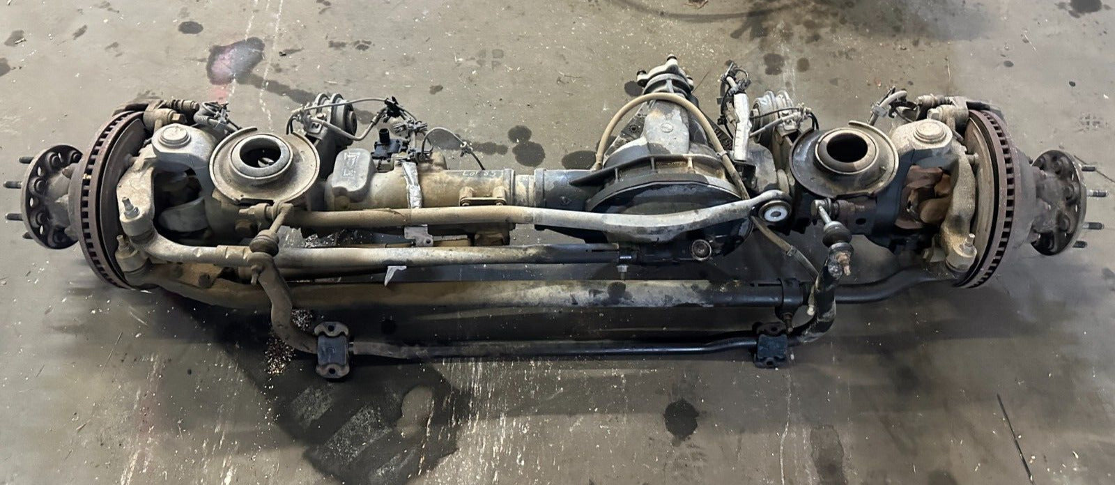 2017 RAM 3500 DUALLY DRW FRONT AXLE 4X4 3.73 COMPLETE ASSEMBLY OEM 134K MILES