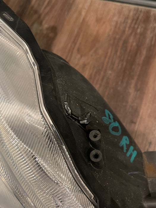 2014 TOYOTA PRIUS V PASSENGER RIGHT HEADLIGHT OEM *SUN DAMAGE/YELLOWING* (READ!)