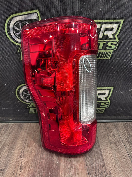 2017-19 FORD F250 F350 F450 DRIVER LEFT HALOGEN TAIL LIGHT OEM *FLAWS 3-4*