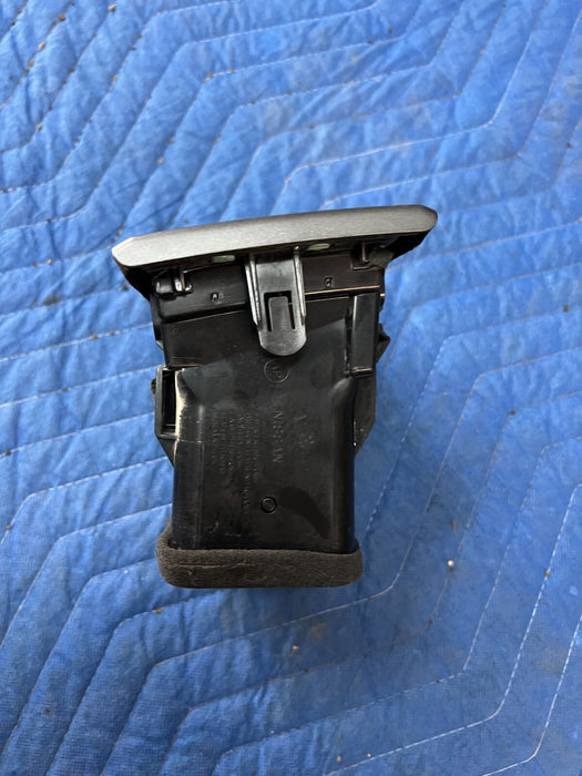 2016-19 NISSAN TITAN XD PLATINUM RESERVE FRONT LEFT OUTER A/C AIR VENT 68761EZ4