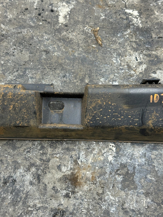 2012 AUDI R8 OEM REAR LEFT DRIVER SIDE SKIRT ROCKER MOUNT BRACKET 420 853 921