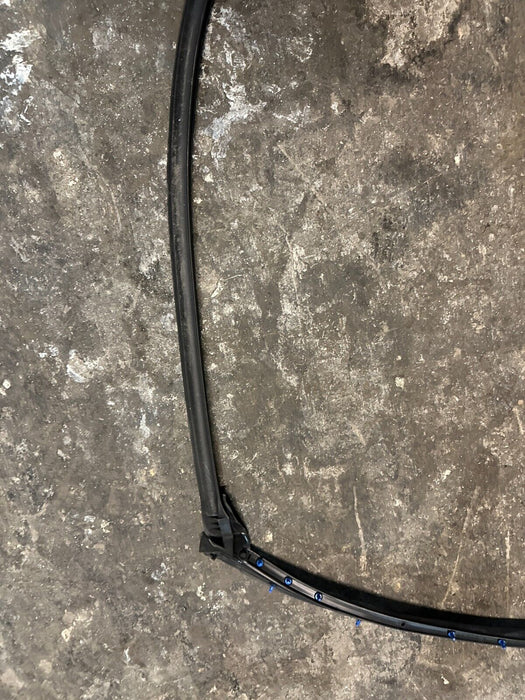 2018 AUDI R8 SPYDER RIGHT PASSENGER DOOR SEAL 4S0837912A 4S0 837 912 A