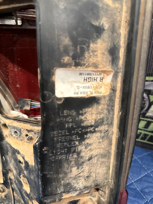 2017- 2019 FORD F250 F350 F450 PASSENGER RIGHT LED TAIL LIGHT OEM *PARTS ONLY*