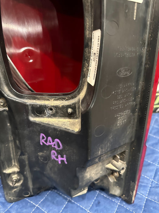 2020-2022 FORD F250 F350 F450 PASSENGER RIGHT BLESS LED TAIL LIGHT OEM *MINT*