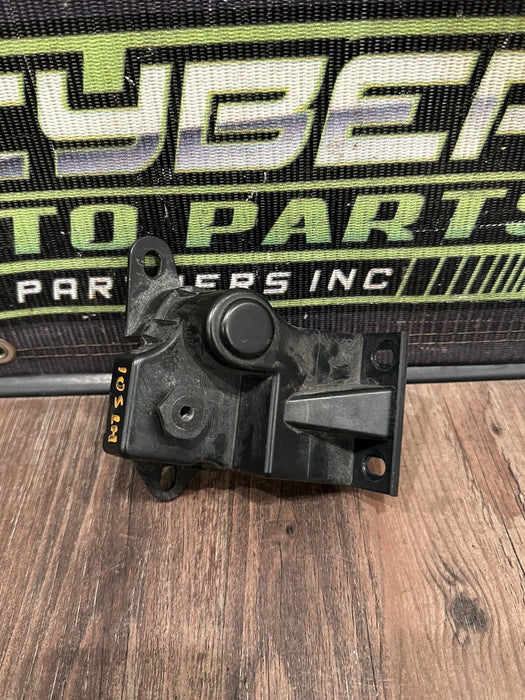 2021 AUDI R8 FRONT DRIVER LEFT ADJUSTMENT MOUNT BRACKET OEM 4S0 807 879 A