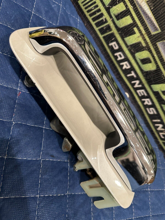 2017-2019 FORD F250 F350 F450 REAR RIGHT WHITE W/ CHROME DOOR HANDLE OEM