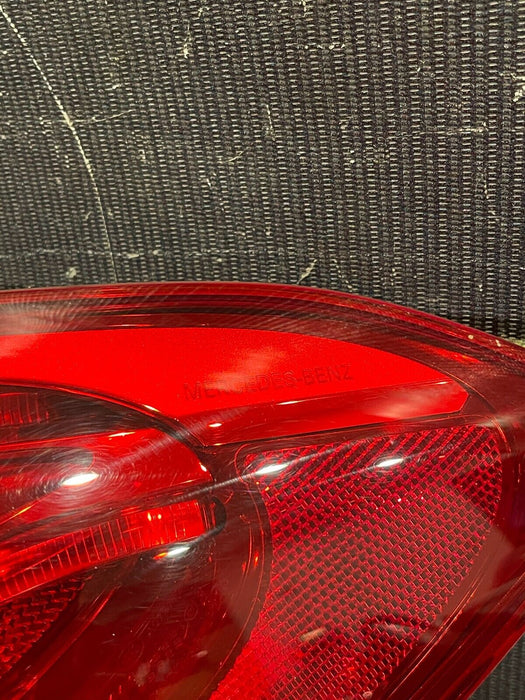 2015 MERCEDES BENZ C63S AMG PASSENGER RIGHT LED TAILIGHT OEM *SCUFFS*