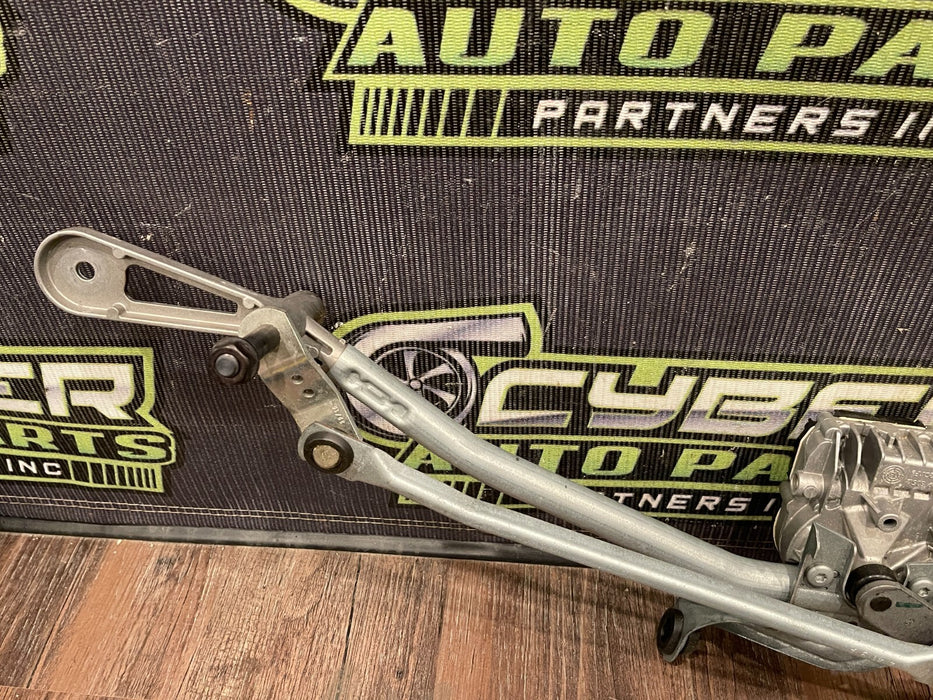 2020 BMW M8 COMP F93 FRONT WINDSHIELD WIPER MOTOR OEM