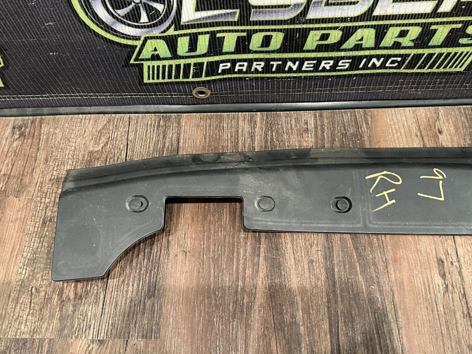 2020 BMW M4 F82 FRONT PASSENGER RIGHT DOOR WEATHER STRIP OEM