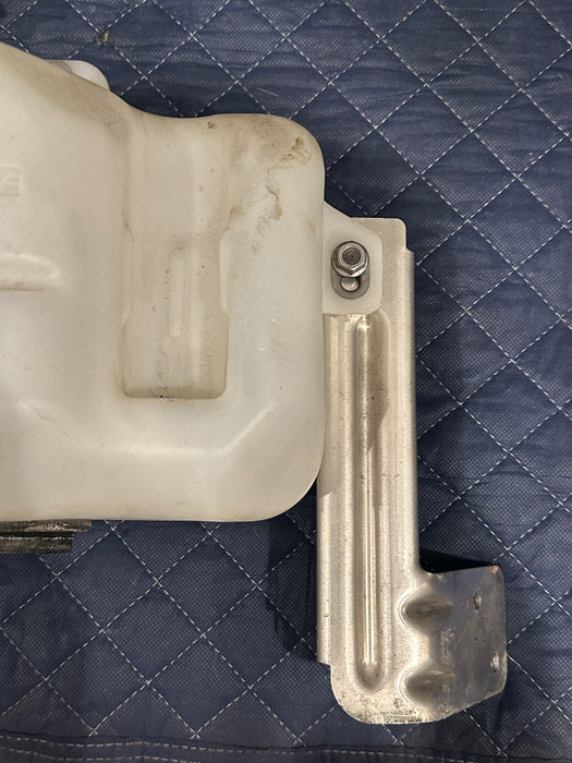 2014 AUDI R8 4.2L V10 OEM WINDSHIELD WASHER FLUID TANK RESERVOIR 423 955 449