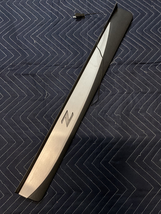 2010 NISSAN 370Z ILLUMINATED KICK PLATE RIGHT PASSENGER SIDE 2009-2020