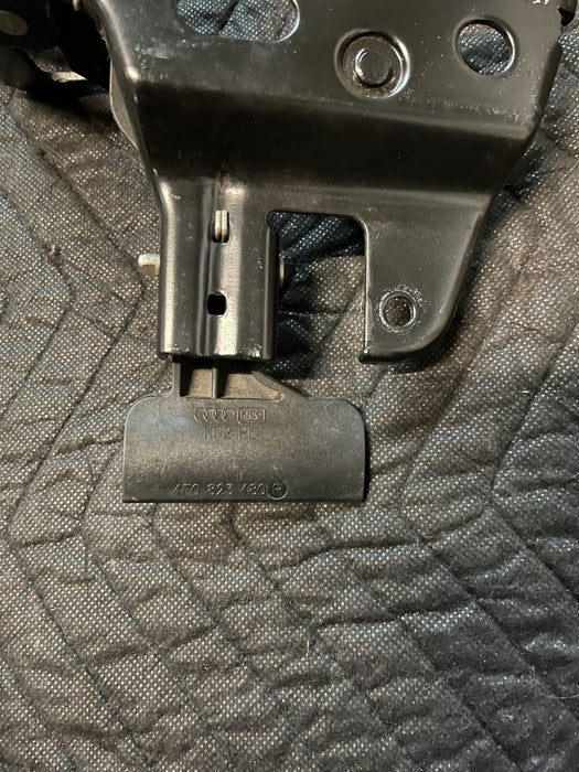 2017 AUDI R8 V10 FRONT CENTER HOOD LATCH LOCK OEM GENUINE 4F0 823 480