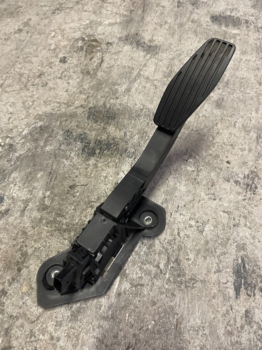 2020 2021 2022 GMC SIERRA 2500 3500 GAS/ ACCELERATOR PEDAL OEM