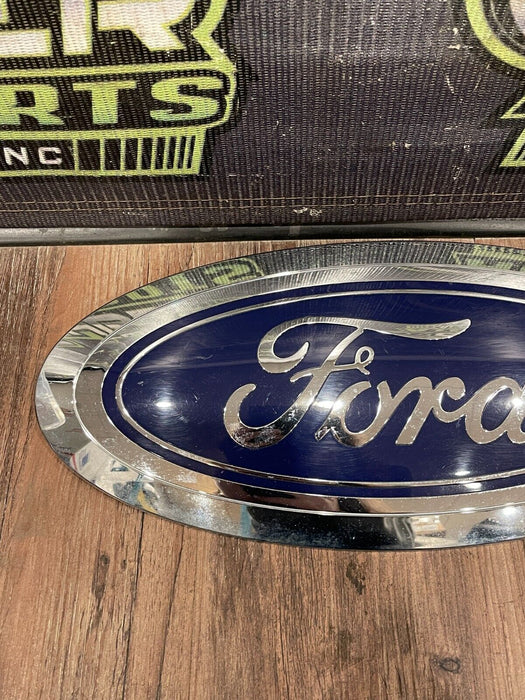 2017-2019 FORD F250 F350 F450 SUPERDUTY FRONT GRILLE EMBLEM OEM *SCUFFS* (READ)