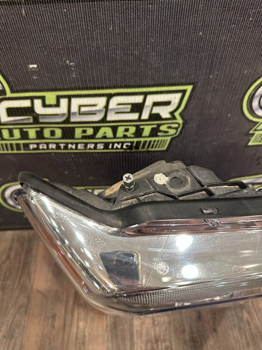 2017 2019 FORD F250 F350 F450 RIGHT PASSENGER HEADLIGHT T LED OEM ~BROKEN TAB~