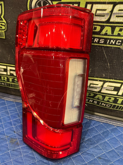 2020-2022 FORD F350 F450 DRIVER LEFT LED TAIL LIGHT OEM *MINT CONDITION*