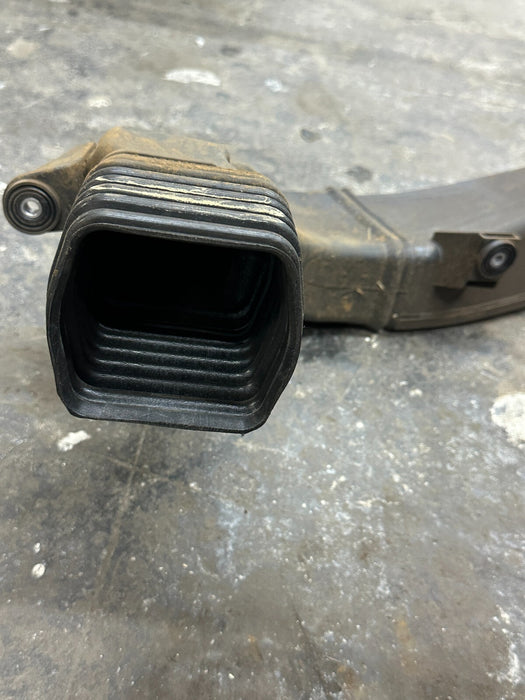 2014 AUDI R8 OEM RIGHT CENTRE INTAKE AIR DUCT 420129928 420 129 928