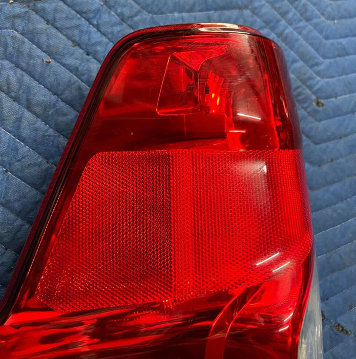 2016 2019 NISSAN TITAN XD PASSENGER RIGHT HALOGEN TAIL LIGHT 26550 EZ20D OEM