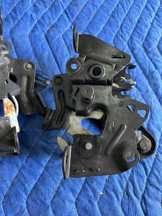 2011 BMW 550i F10 5 SERIES OEM FRONT RIGHT LEFT HOOD LOCK LATCH ACTUATOR 7206453