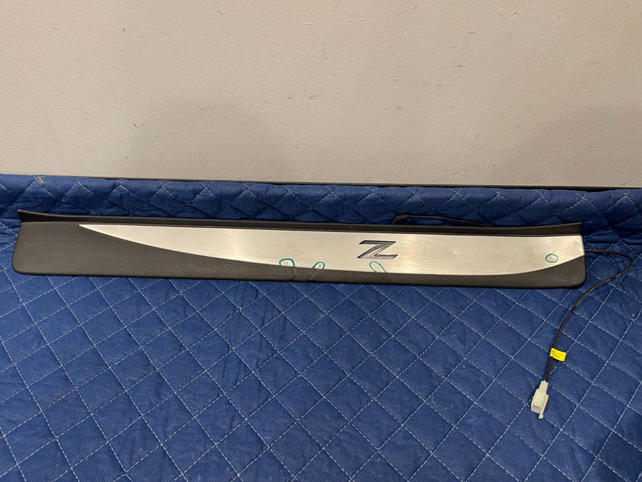 2014 NISSAN 370Z NISMO DRIVER LEFT ILLUMINATED KICK PLATE TRIM OEM *SCRATCHES*