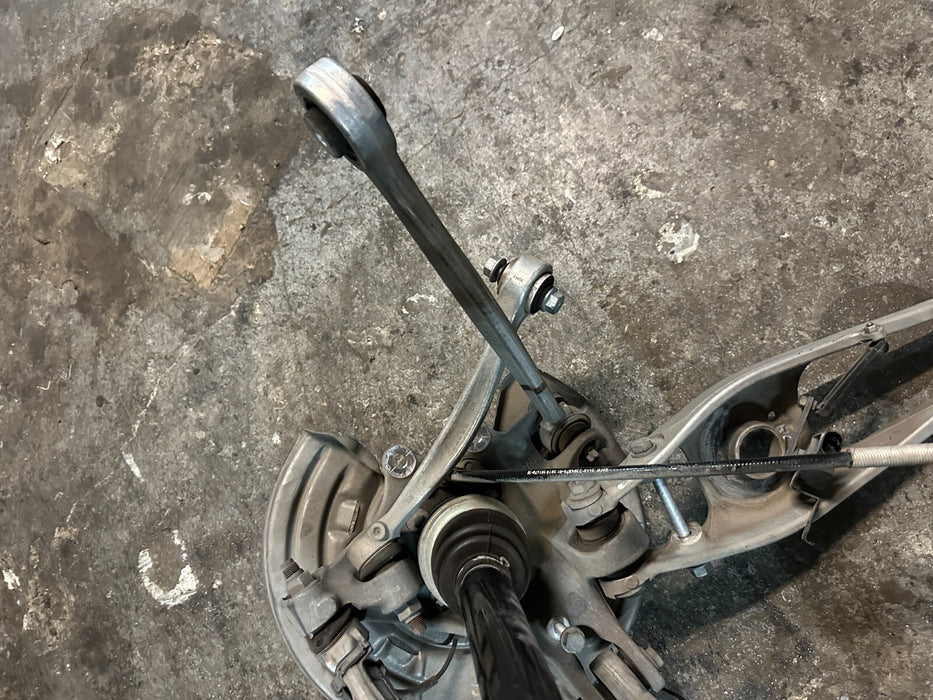 2020 BMW M4 F82 REAR LEFT SPINDLE KNUCKLE CONTROL ARM SUSPENSION W/ AXLE OEM
