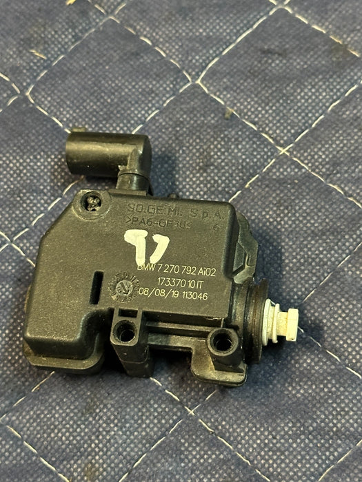 2020 BMW M4 F82 FUEL FILLER DOOR LOCK ACTUATOR OEM 7 270 792 17337010