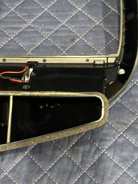 2012 AUDI R8  FRONT CENTER DASH AIR VENT A/C TRIM BEZAL 423 820 951