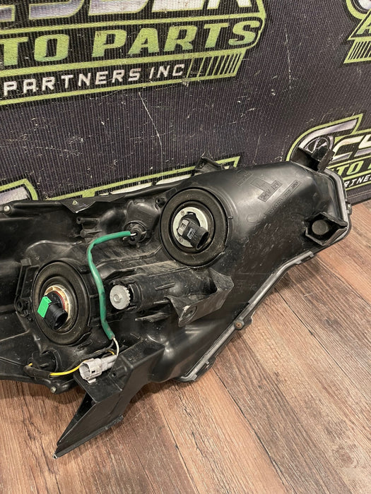 2014 TOYOTA PRIUS V DRIVER LEFT HEADLIGHT OEM *SUN DAMAGE/YELLOWING* (READ!)