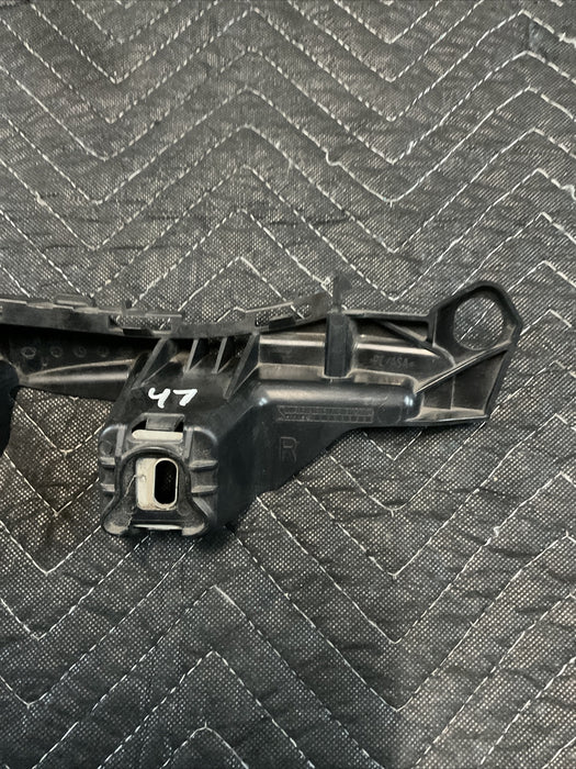 2017 Mercedes C63s AMG W205 REAR RIGHT BUMPER COVER BRACKET OEM 205 885 04 65