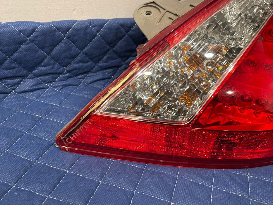 2014 NISSAN 370Z NISMO REAR PASSENGER RIGHT TAIL LIGHT OEM *DAMAGED & CHIPPED*