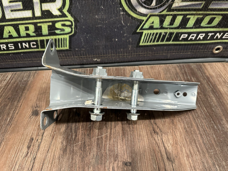 2010 NISSAN 370Z LEFT RIGHT REINFORCEMENT SUPPORT BRACKET PAIR OEM