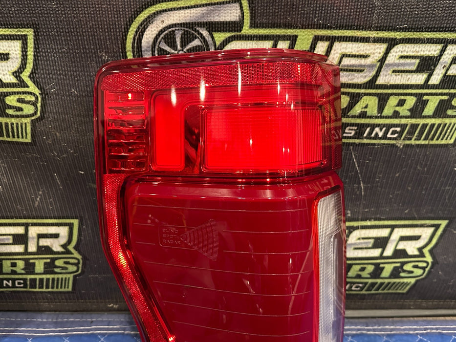 2020-2022 FORD F350 F450 DRIVER LEFT LED TAIL LIGHT OEM *MINT CONDITION*